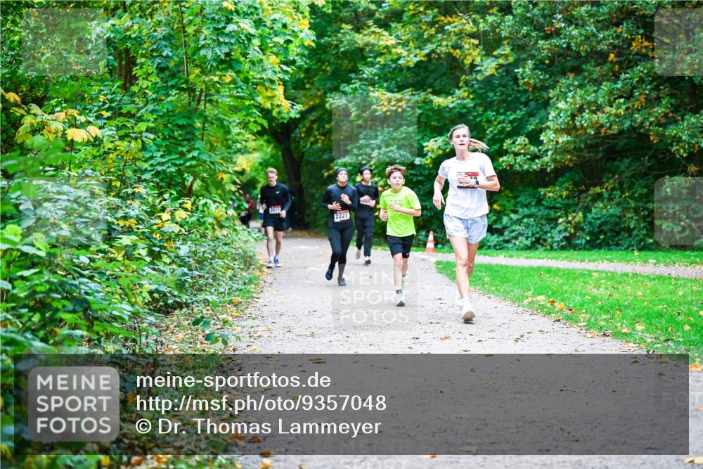 12.10.2025 - Bramfelder Halbmarathon 2025 Dr. Thomas Lammeyer http://msf.ph/oto/9357048 12.10.2025 10:59:36 Laufen 2227 meine-sportfotos.de