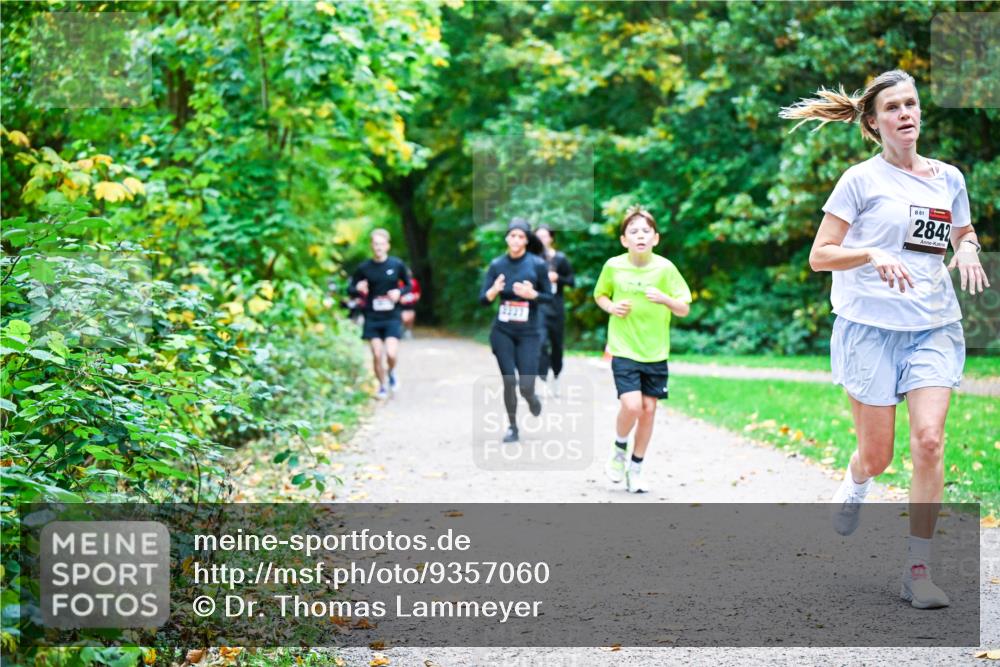 12.10.2025 - Bramfelder Halbmarathon 2025 Dr. Thomas Lammeyer http://msf.ph/oto/9357060 12.10.2025 10:59:38 Laufen 61, 2842 meine-sportfotos.de