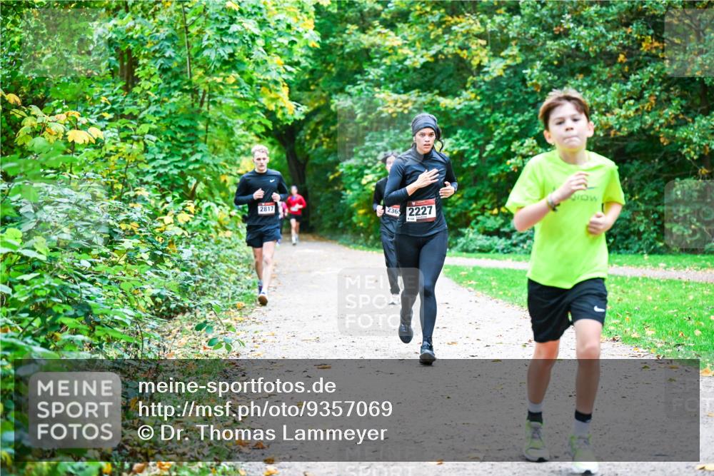 12.10.2025 - Bramfelder Halbmarathon 2025 Dr. Thomas Lammeyer http://msf.ph/oto/9357069 12.10.2025 10:59:40 Laufen 2817, 236, 2227 meine-sportfotos.de