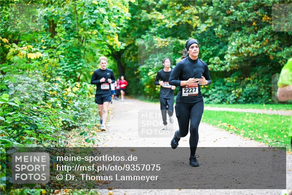 12.10.2025 - Bramfelder Halbmarathon 2025 Dr. Thomas Lammeyer http://msf.ph/oto/9357075 12.10.2025 10:59:41 Laufen 2817, 2365, 2227, 122 meine-sportfotos.de