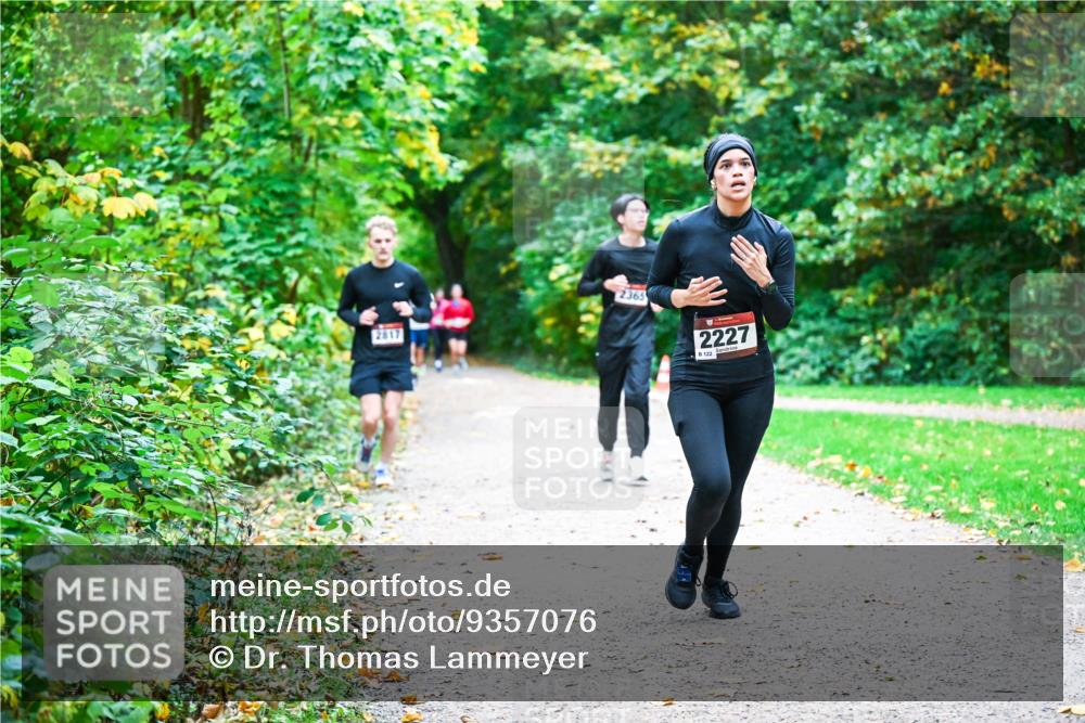 12.10.2025 - Bramfelder Halbmarathon 2025 Dr. Thomas Lammeyer http://msf.ph/oto/9357076 12.10.2025 10:59:41 Laufen 2817, 2365, 2227, 8, 122 meine-sportfotos.de