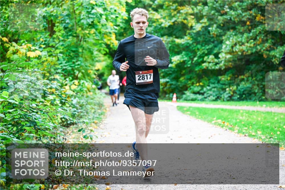 12.10.2025 - Bramfelder Halbmarathon 2025 Dr. Thomas Lammeyer http://msf.ph/oto/9357097 12.10.2025 10:59:44 Laufen 2817 meine-sportfotos.de