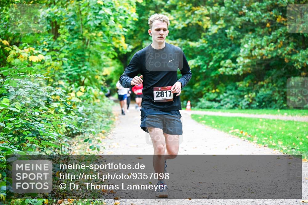 12.10.2025 - Bramfelder Halbmarathon 2025 Dr. Thomas Lammeyer http://msf.ph/oto/9357098 12.10.2025 10:59:44 Laufen 2817 meine-sportfotos.de