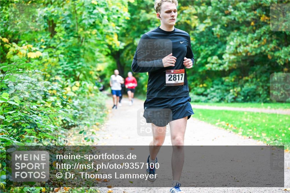 12.10.2025 - Bramfelder Halbmarathon 2025 Dr. Thomas Lammeyer http://msf.ph/oto/9357100 12.10.2025 10:59:44 Laufen 2817 meine-sportfotos.de