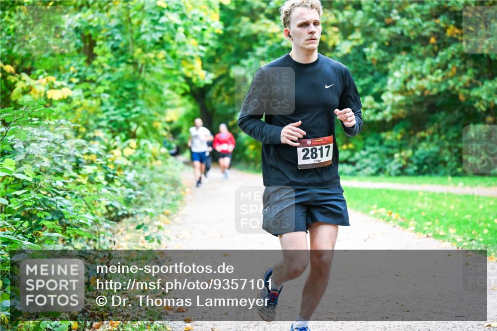 12.10.2025 - Bramfelder Halbmarathon 2025 Dr. Thomas Lammeyer http://msf.ph/oto/9357101 12.10.2025 10:59:45 Laufen 2817 meine-sportfotos.de