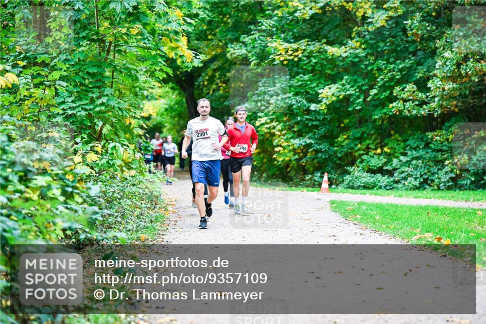 12.10.2025 - Bramfelder Halbmarathon 2025 Dr. Thomas Lammeyer http://msf.ph/oto/9357109 12.10.2025 10:59:48 Laufen 2301, 22, 799 meine-sportfotos.de