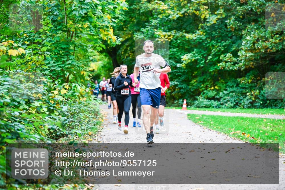 12.10.2025 - Bramfelder Halbmarathon 2025 Dr. Thomas Lammeyer http://msf.ph/oto/9357125 12.10.2025 10:59:50 Laufen 2301, 2800, 227 meine-sportfotos.de