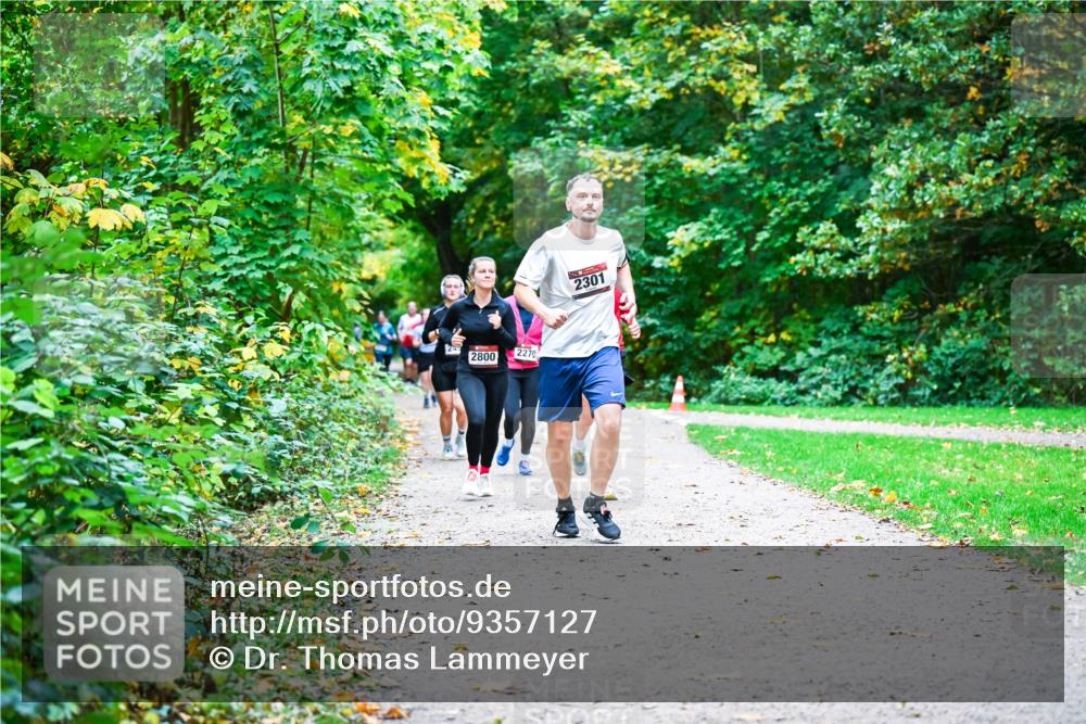12.10.2025 - Bramfelder Halbmarathon 2025 Dr. Thomas Lammeyer http://msf.ph/oto/9357127 12.10.2025 10:59:50 Laufen 2800, 2270, 2301 meine-sportfotos.de