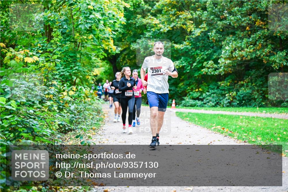 12.10.2025 - Bramfelder Halbmarathon 2025 Dr. Thomas Lammeyer http://msf.ph/oto/9357130 12.10.2025 10:59:50 Laufen 2800, 270, 2301 meine-sportfotos.de