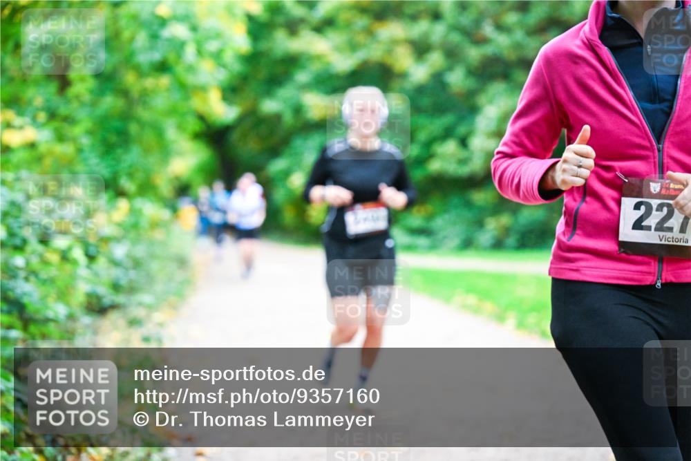 12.10.2025 - Bramfelder Halbmarathon 2025 Dr. Thomas Lammeyer http://msf.ph/oto/9357160 12.10.2025 10:59:55 Laufen 34, 22 meine-sportfotos.de