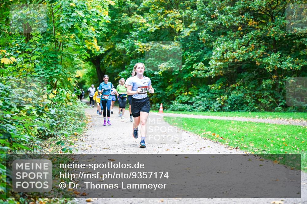 12.10.2025 - Bramfelder Halbmarathon 2025 Dr. Thomas Lammeyer http://msf.ph/oto/9357174 12.10.2025 10:59:59 Laufen 2217, 235 meine-sportfotos.de