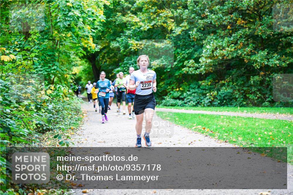 12.10.2025 - Bramfelder Halbmarathon 2025 Dr. Thomas Lammeyer http://msf.ph/oto/9357178 12.10.2025 11:00:00 Laufen 2217, 2235 meine-sportfotos.de