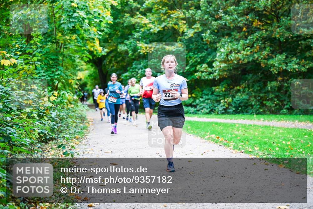 12.10.2025 - Bramfelder Halbmarathon 2025 Dr. Thomas Lammeyer http://msf.ph/oto/9357182 12.10.2025 11:00:00 Laufen 2217, 223 meine-sportfotos.de