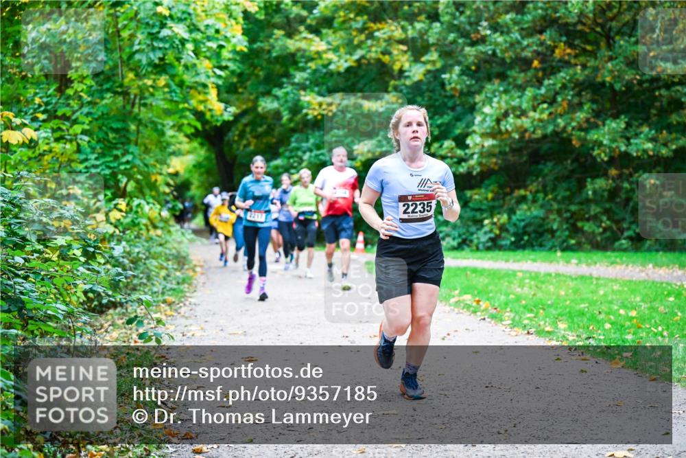 12.10.2025 - Bramfelder Halbmarathon 2025 Dr. Thomas Lammeyer http://msf.ph/oto/9357185 12.10.2025 11:00:01 Laufen 2217, 2235 meine-sportfotos.de