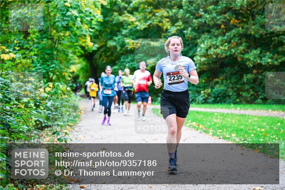12.10.2025 - Bramfelder Halbmarathon 2025 Dr. Thomas Lammeyer http://msf.ph/oto/9357186 12.10.2025 11:00:01 Laufen 2235 meine-sportfotos.de