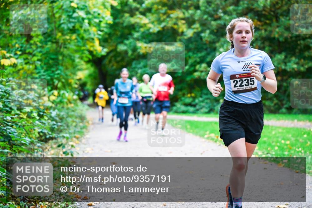 12.10.2025 - Bramfelder Halbmarathon 2025 Dr. Thomas Lammeyer http://msf.ph/oto/9357191 12.10.2025 11:00:01 Laufen 34, 2235 meine-sportfotos.de