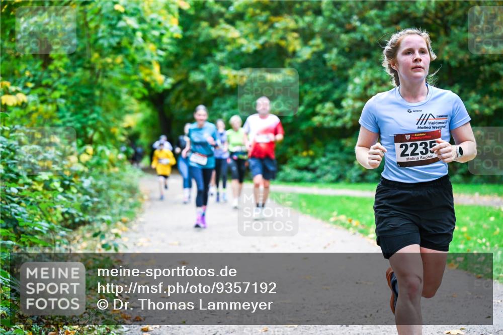 12.10.2025 - Bramfelder Halbmarathon 2025 Dr. Thomas Lammeyer http://msf.ph/oto/9357192 12.10.2025 11:00:02 Laufen 34, 2235 meine-sportfotos.de