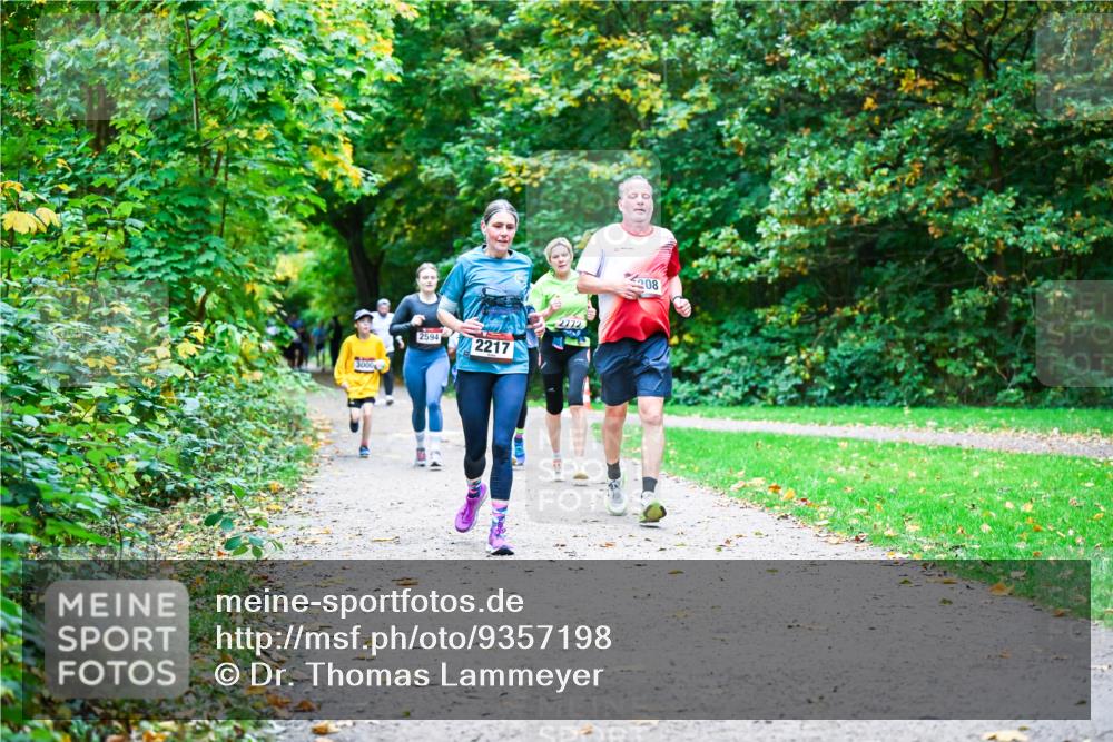 12.10.2025 - Bramfelder Halbmarathon 2025 Dr. Thomas Lammeyer http://msf.ph/oto/9357198 12.10.2025 11:00:03 Laufen 3000, 2772, 2594, 2217, 08 meine-sportfotos.de