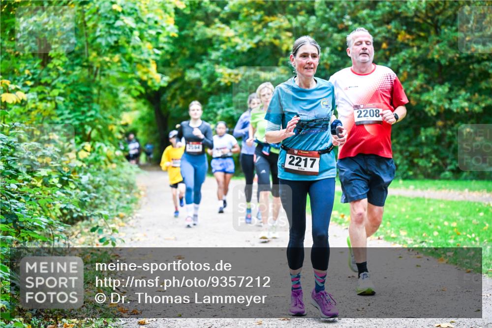 12.10.2025 - Bramfelder Halbmarathon 2025 Dr. Thomas Lammeyer http://msf.ph/oto/9357212 12.10.2025 11:00:05 Laufen 2217, 2208 meine-sportfotos.de