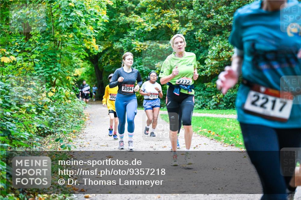12.10.2025 - Bramfelder Halbmarathon 2025 Dr. Thomas Lammeyer http://msf.ph/oto/9357218 12.10.2025 11:00:06 Laufen 300, 2594, 2317, 2217 meine-sportfotos.de
