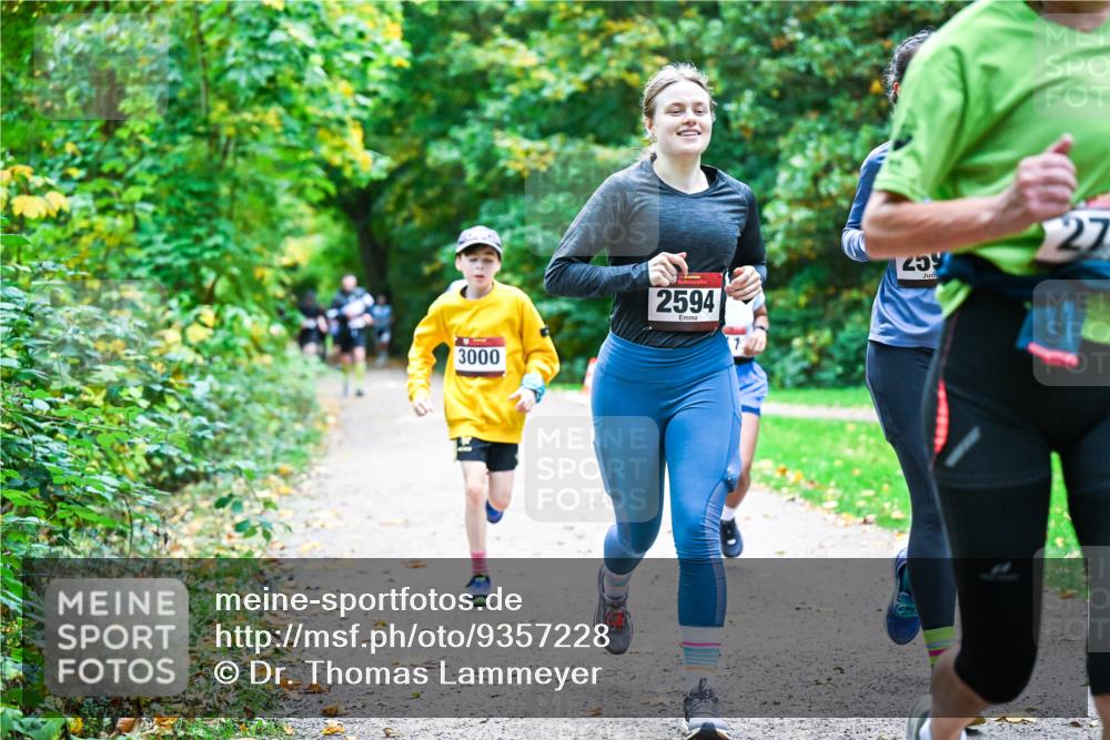 12.10.2025 - Bramfelder Halbmarathon 2025 Dr. Thomas Lammeyer http://msf.ph/oto/9357228 12.10.2025 11:00:07 Laufen 3000, 2594, 1, 259 meine-sportfotos.de
