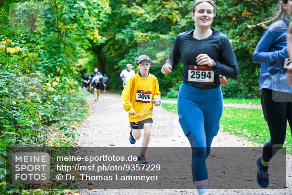 12.10.2025 - Bramfelder Halbmarathon 2025 Dr. Thomas Lammeyer http://msf.ph/oto/9357229 12.10.2025 11:00:08 Laufen 3000, 2594, 2 meine-sportfotos.de
