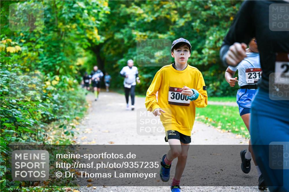 12.10.2025 - Bramfelder Halbmarathon 2025 Dr. Thomas Lammeyer http://msf.ph/oto/9357235 12.10.2025 11:00:09 Laufen 3000, 231, 151, 2 meine-sportfotos.de