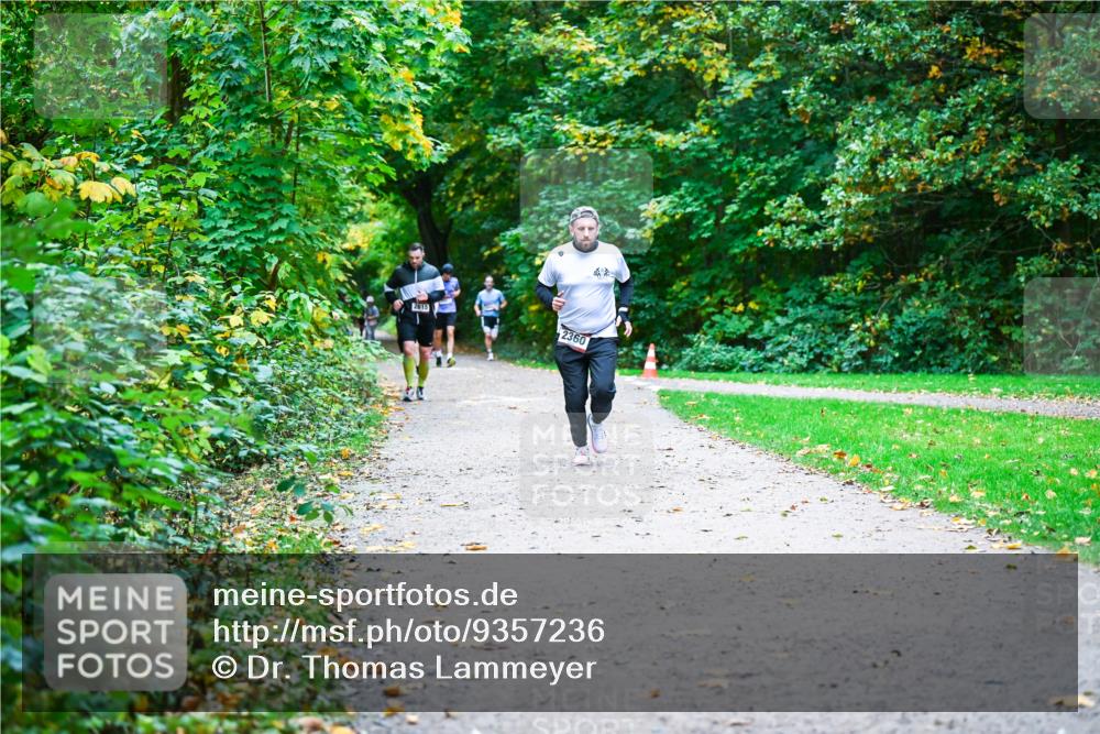 12.10.2025 - Bramfelder Halbmarathon 2025 Dr. Thomas Lammeyer http://msf.ph/oto/9357236 12.10.2025 11:00:11 Laufen 2615, 2360 meine-sportfotos.de