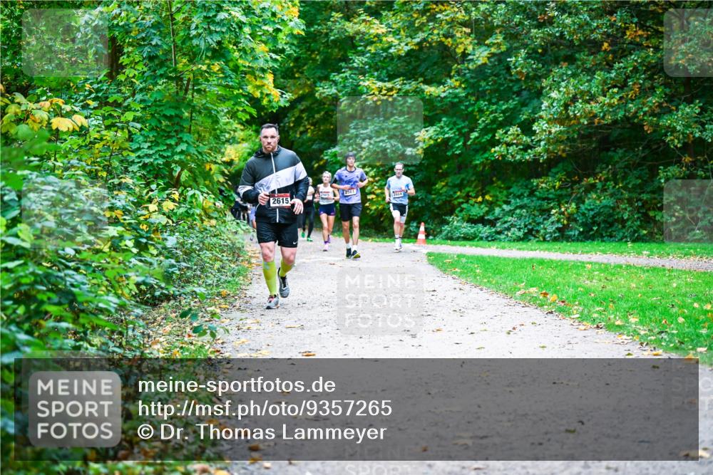 12.10.2025 - Bramfelder Halbmarathon 2025 Dr. Thomas Lammeyer http://msf.ph/oto/9357265 12.10.2025 11:00:15 Laufen 2615, 2985, 2561 meine-sportfotos.de