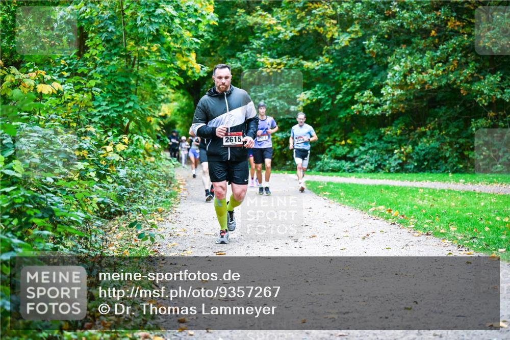 12.10.2025 - Bramfelder Halbmarathon 2025 Dr. Thomas Lammeyer http://msf.ph/oto/9357267 12.10.2025 11:00:17 Laufen 2615, 2561 meine-sportfotos.de
