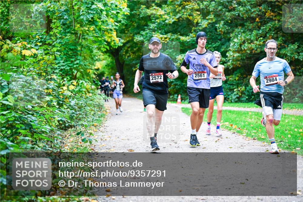 12.10.2025 - Bramfelder Halbmarathon 2025 Dr. Thomas Lammeyer http://msf.ph/oto/9357291 12.10.2025 11:00:20 Laufen 2572, 2561, 85, 2984 meine-sportfotos.de