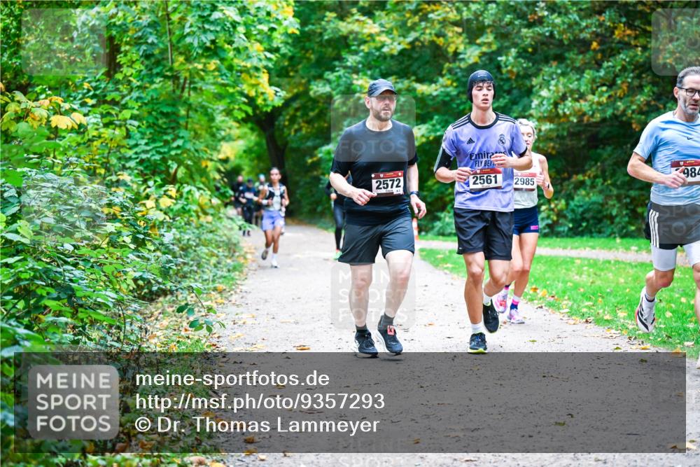 12.10.2025 - Bramfelder Halbmarathon 2025 Dr. Thomas Lammeyer http://msf.ph/oto/9357293 12.10.2025 11:00:20 Laufen 2572, 2561, 2985, 984 meine-sportfotos.de