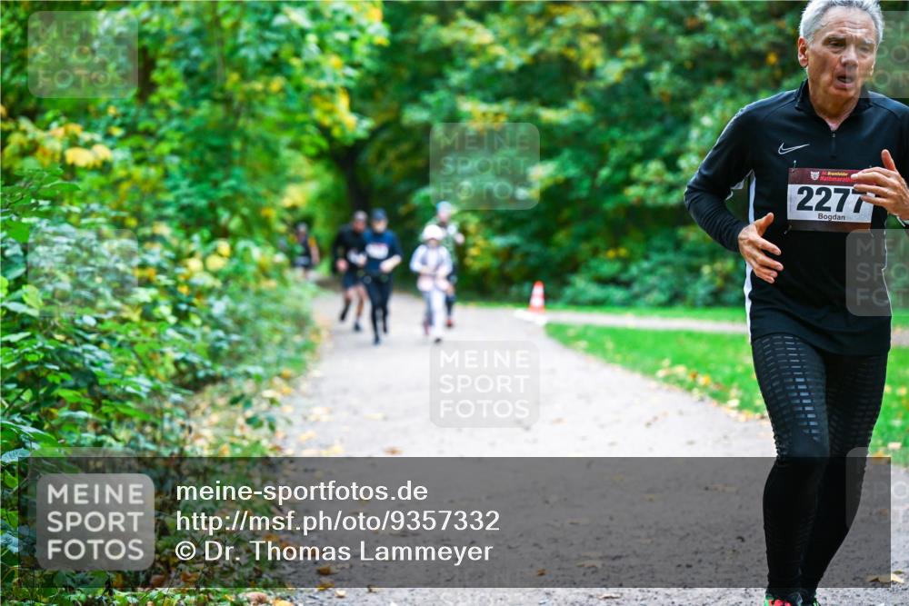 12.10.2025 - Bramfelder Halbmarathon 2025 Dr. Thomas Lammeyer http://msf.ph/oto/9357332 12.10.2025 11:00:28 Laufen 34, 2277 meine-sportfotos.de