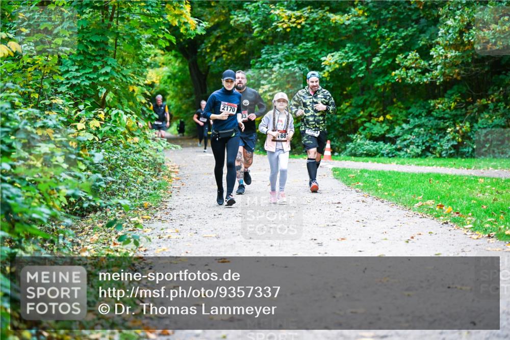 12.10.2025 - Bramfelder Halbmarathon 2025 Dr. Thomas Lammeyer http://msf.ph/oto/9357337 12.10.2025 11:00:30 Laufen 2170, 68, 2093 meine-sportfotos.de