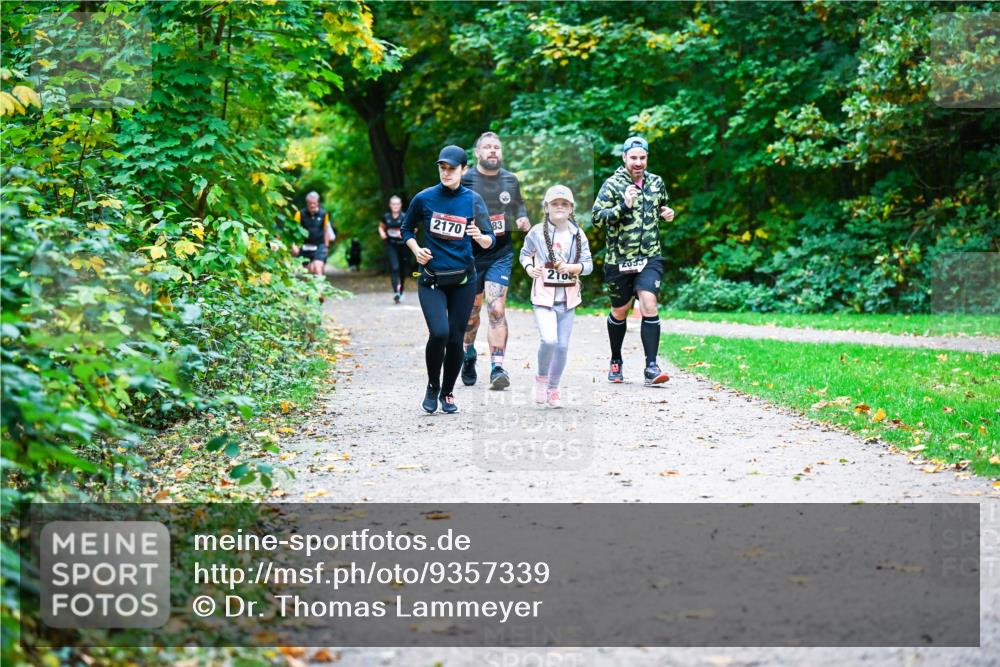 12.10.2025 - Bramfelder Halbmarathon 2025 Dr. Thomas Lammeyer http://msf.ph/oto/9357339 12.10.2025 11:00:30 Laufen 2170, 83, 2093, 210 meine-sportfotos.de