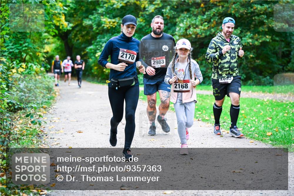 12.10.2025 - Bramfelder Halbmarathon 2025 Dr. Thomas Lammeyer http://msf.ph/oto/9357363 12.10.2025 11:00:34 Laufen 2170, 2983, 2093, 2168 meine-sportfotos.de