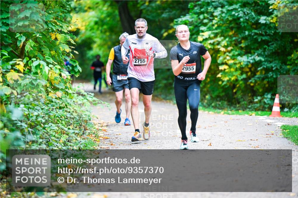 12.10.2025 - Bramfelder Halbmarathon 2025 Dr. Thomas Lammeyer http://msf.ph/oto/9357370 12.10.2025 11:00:38 Laufen 1800, 2755, 2955 meine-sportfotos.de