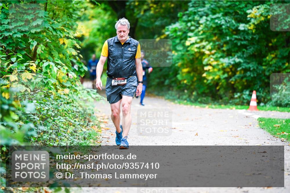 12.10.2025 - Bramfelder Halbmarathon 2025 Dr. Thomas Lammeyer http://msf.ph/oto/9357410 12.10.2025 11:00:45 Laufen 2550, 831 meine-sportfotos.de
