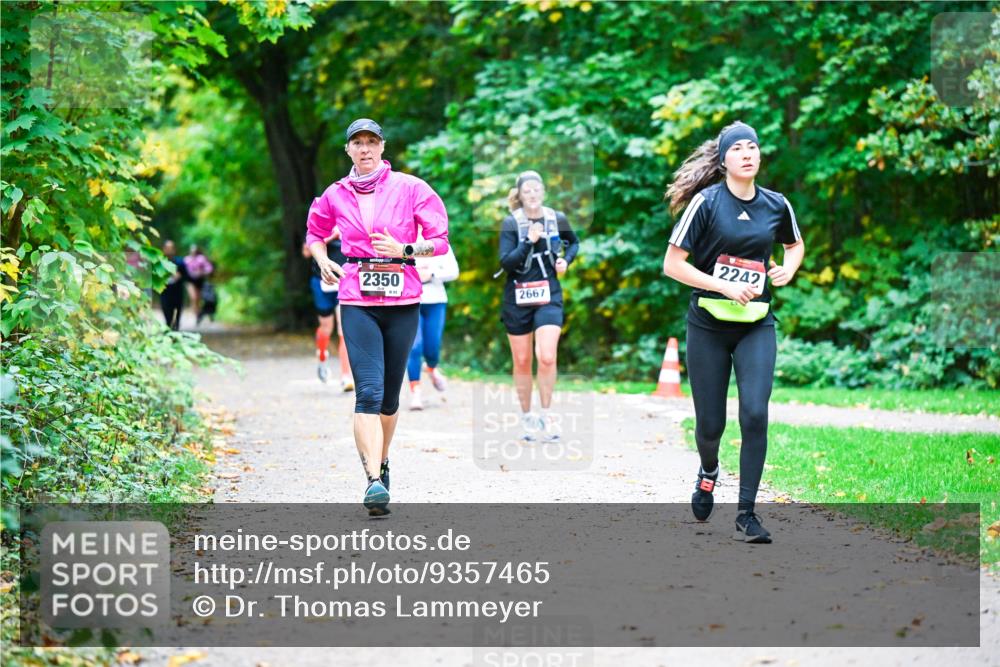 12.10.2025 - Bramfelder Halbmarathon 2025 Dr. Thomas Lammeyer http://msf.ph/oto/9357465 12.10.2025 11:01:06 Laufen 2350, 895, 2667, 2242 meine-sportfotos.de