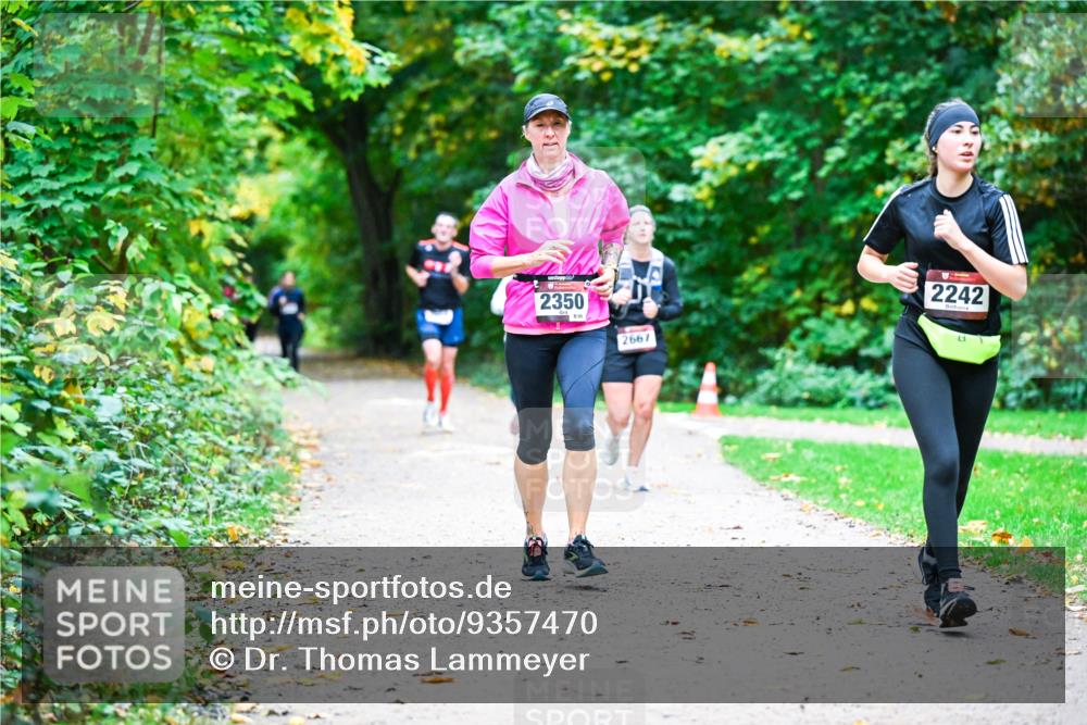 12.10.2025 - Bramfelder Halbmarathon 2025 Dr. Thomas Lammeyer http://msf.ph/oto/9357470 12.10.2025 11:01:07 Laufen 2350, 895, 2667, 2242, 23 meine-sportfotos.de