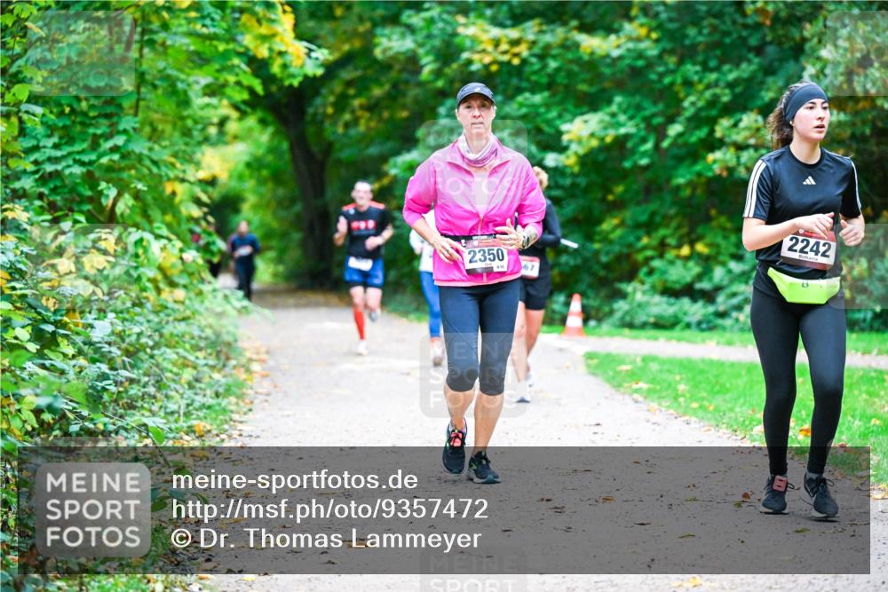 12.10.2025 - Bramfelder Halbmarathon 2025 Dr. Thomas Lammeyer http://msf.ph/oto/9357472 12.10.2025 11:01:07 Laufen 2350, 67, 2242 meine-sportfotos.de