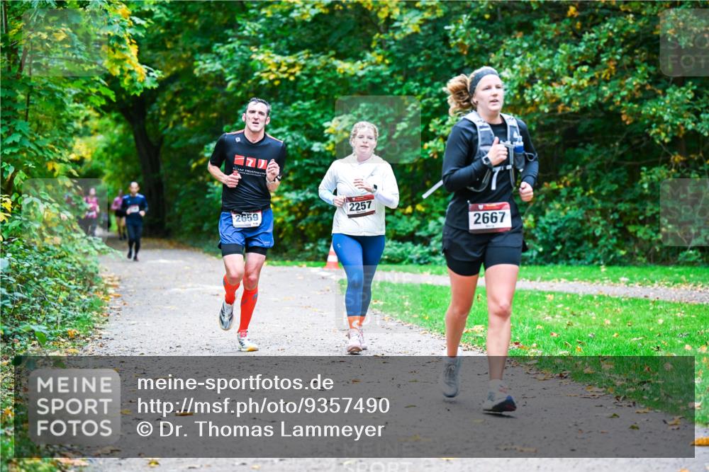 12.10.2025 - Bramfelder Halbmarathon 2025 Dr. Thomas Lammeyer http://msf.ph/oto/9357490 12.10.2025 11:01:11 Laufen 2659, 2257, 2667 meine-sportfotos.de