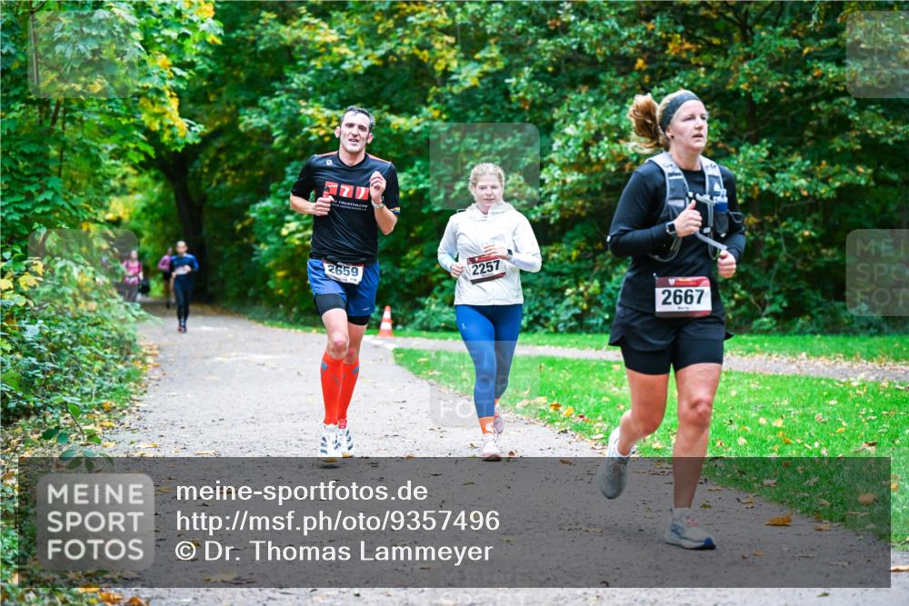 12.10.2025 - Bramfelder Halbmarathon 2025 Dr. Thomas Lammeyer http://msf.ph/oto/9357496 12.10.2025 11:01:12 Laufen 2659, 2257, 2667 meine-sportfotos.de