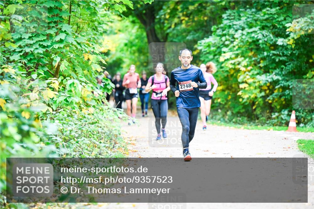12.10.2025 - Bramfelder Halbmarathon 2025 Dr. Thomas Lammeyer http://msf.ph/oto/9357523 12.10.2025 11:01:18 Laufen 2748 meine-sportfotos.de