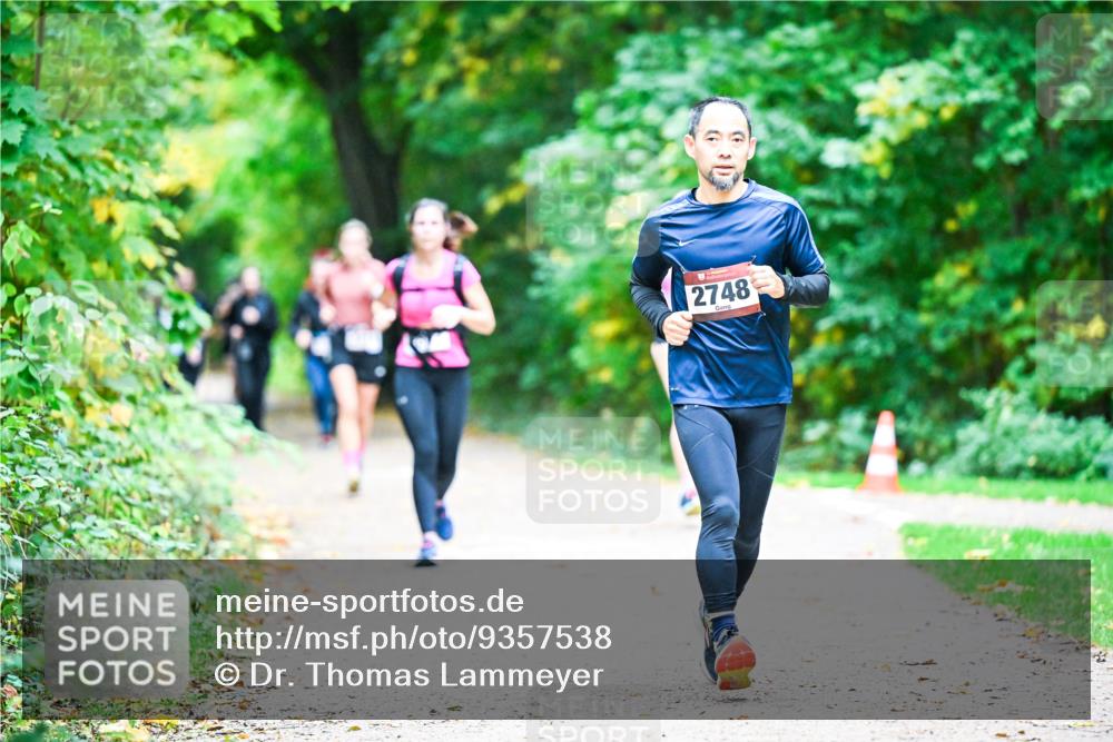 12.10.2025 - Bramfelder Halbmarathon 2025 Dr. Thomas Lammeyer http://msf.ph/oto/9357538 12.10.2025 11:01:20 Laufen 2748 meine-sportfotos.de