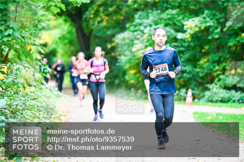 12.10.2025 - Bramfelder Halbmarathon 2025 Dr. Thomas Lammeyer http://msf.ph/oto/9357539 12.10.2025 11:01:21 Laufen 2748 meine-sportfotos.de