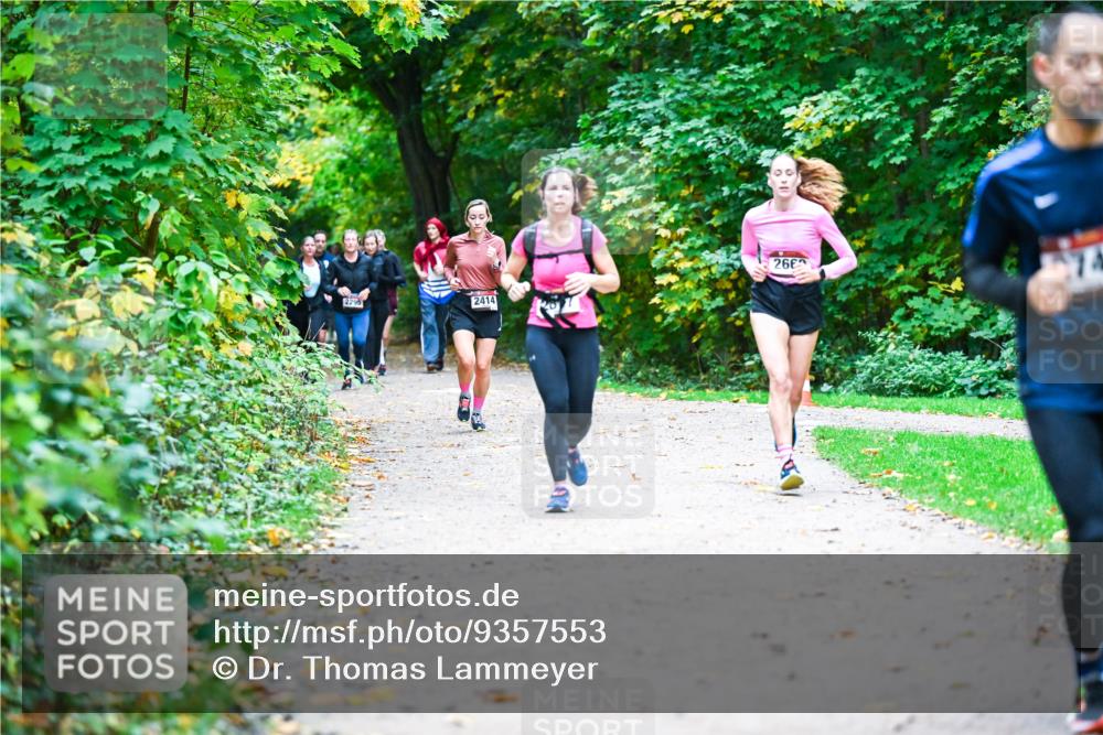 12.10.2025 - Bramfelder Halbmarathon 2025 Dr. Thomas Lammeyer http://msf.ph/oto/9357553 12.10.2025 11:01:23 Laufen 2295, 2414, 266, 74 meine-sportfotos.de
