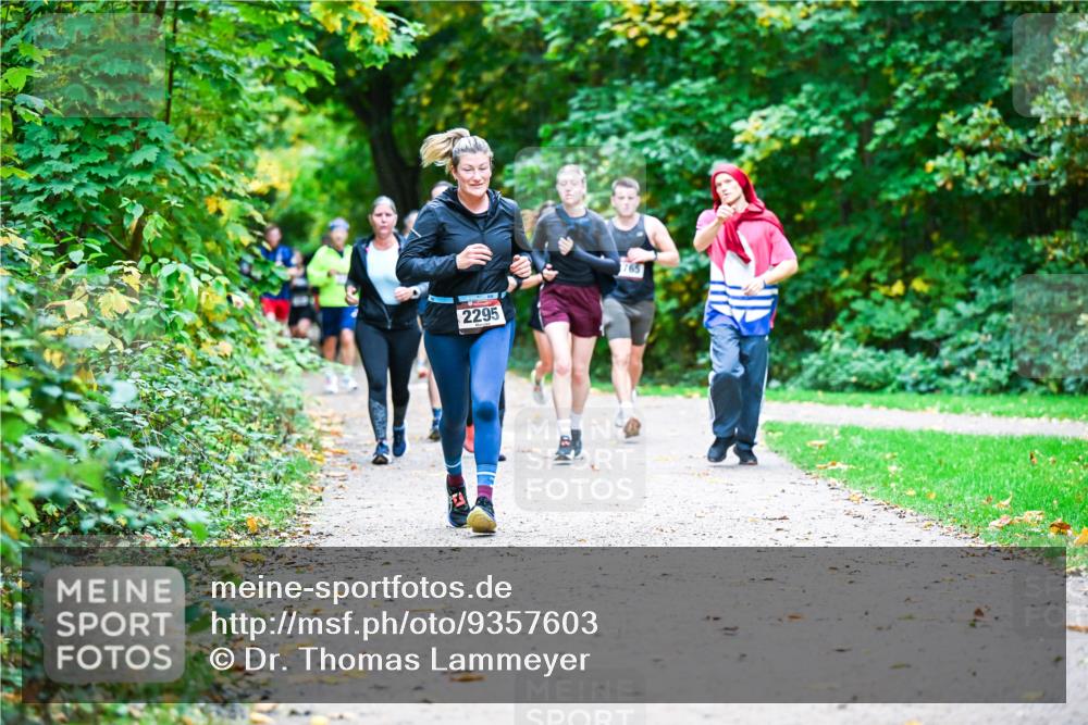 12.10.2025 - Bramfelder Halbmarathon 2025 Dr. Thomas Lammeyer http://msf.ph/oto/9357603 12.10.2025 11:01:31 Laufen 2295 meine-sportfotos.de