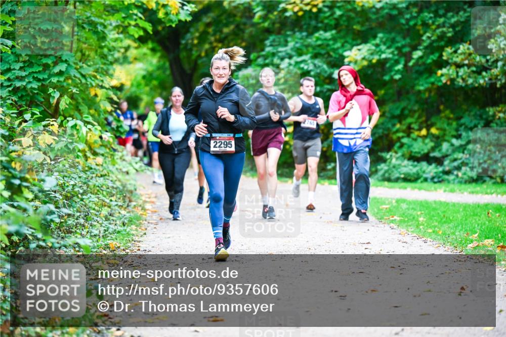 12.10.2025 - Bramfelder Halbmarathon 2025 Dr. Thomas Lammeyer http://msf.ph/oto/9357606 12.10.2025 11:01:32 Laufen 2295, 2765 meine-sportfotos.de