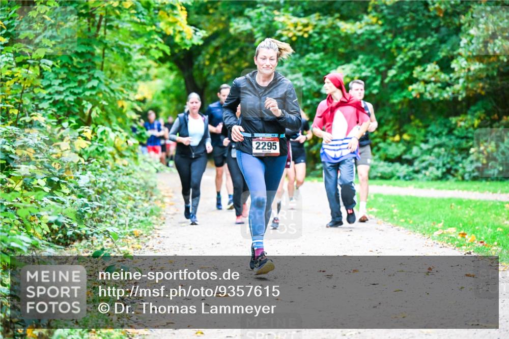 12.10.2025 - Bramfelder Halbmarathon 2025 Dr. Thomas Lammeyer http://msf.ph/oto/9357615 12.10.2025 11:01:33 Laufen 2295 meine-sportfotos.de